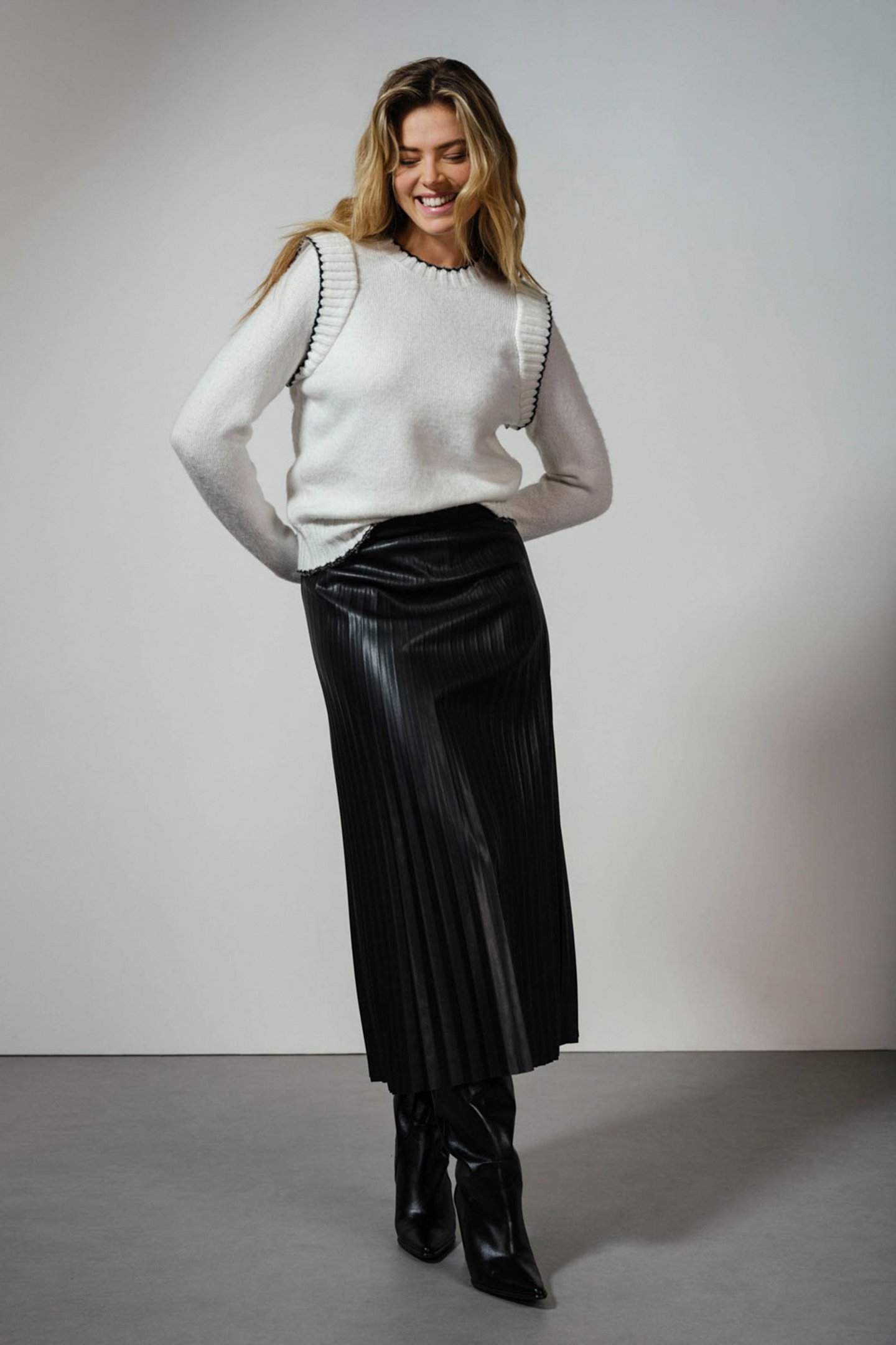 SKIRT PLEATED PU BLACK 1