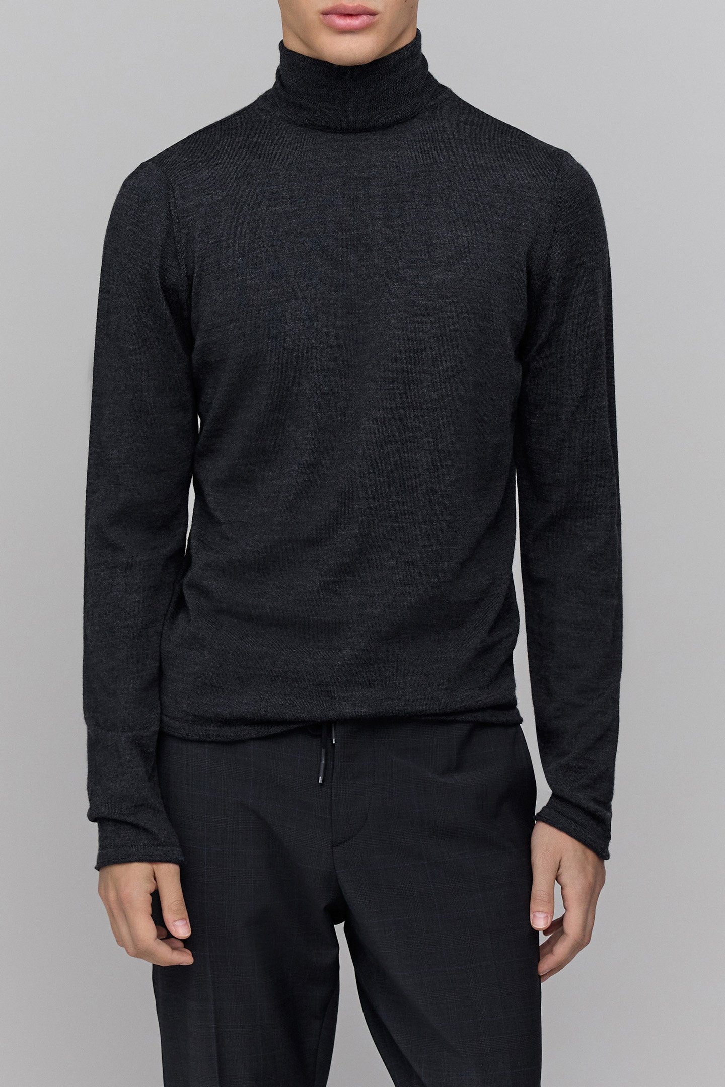 ANTHRACITE TURTLENECK KNIT SWEATER 1
