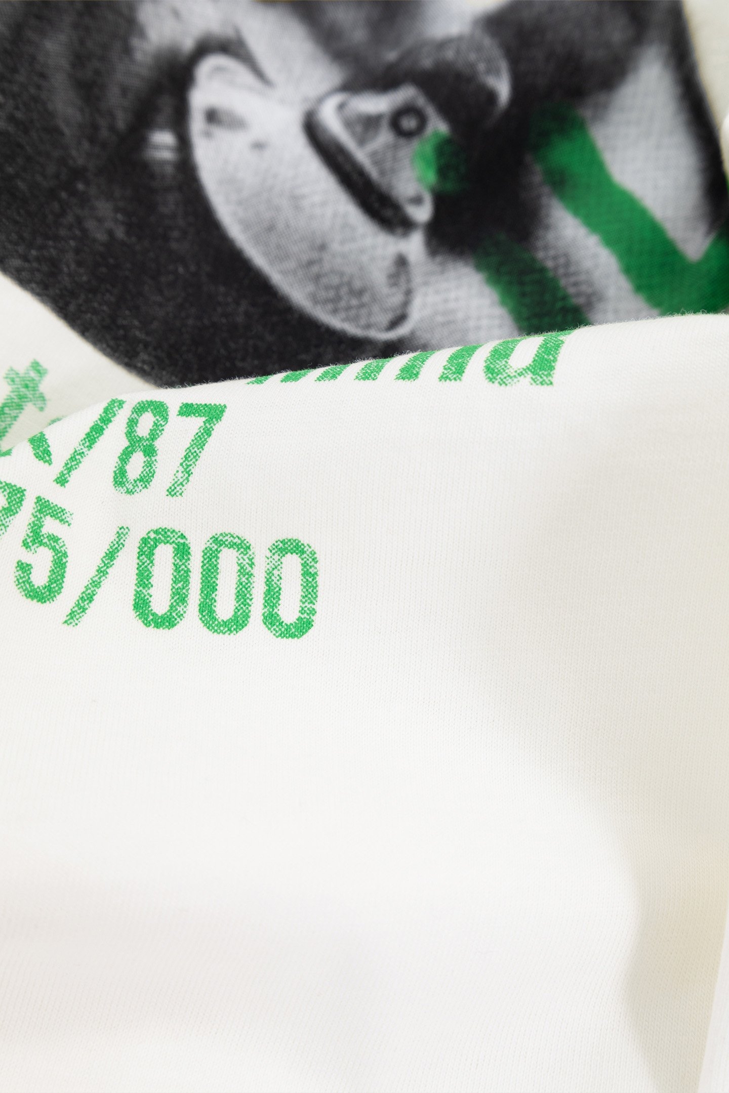 BOY'S ECRU ORGANIC COTTON SPRAY CAN AND CHEVRONS T-SHIRT 4