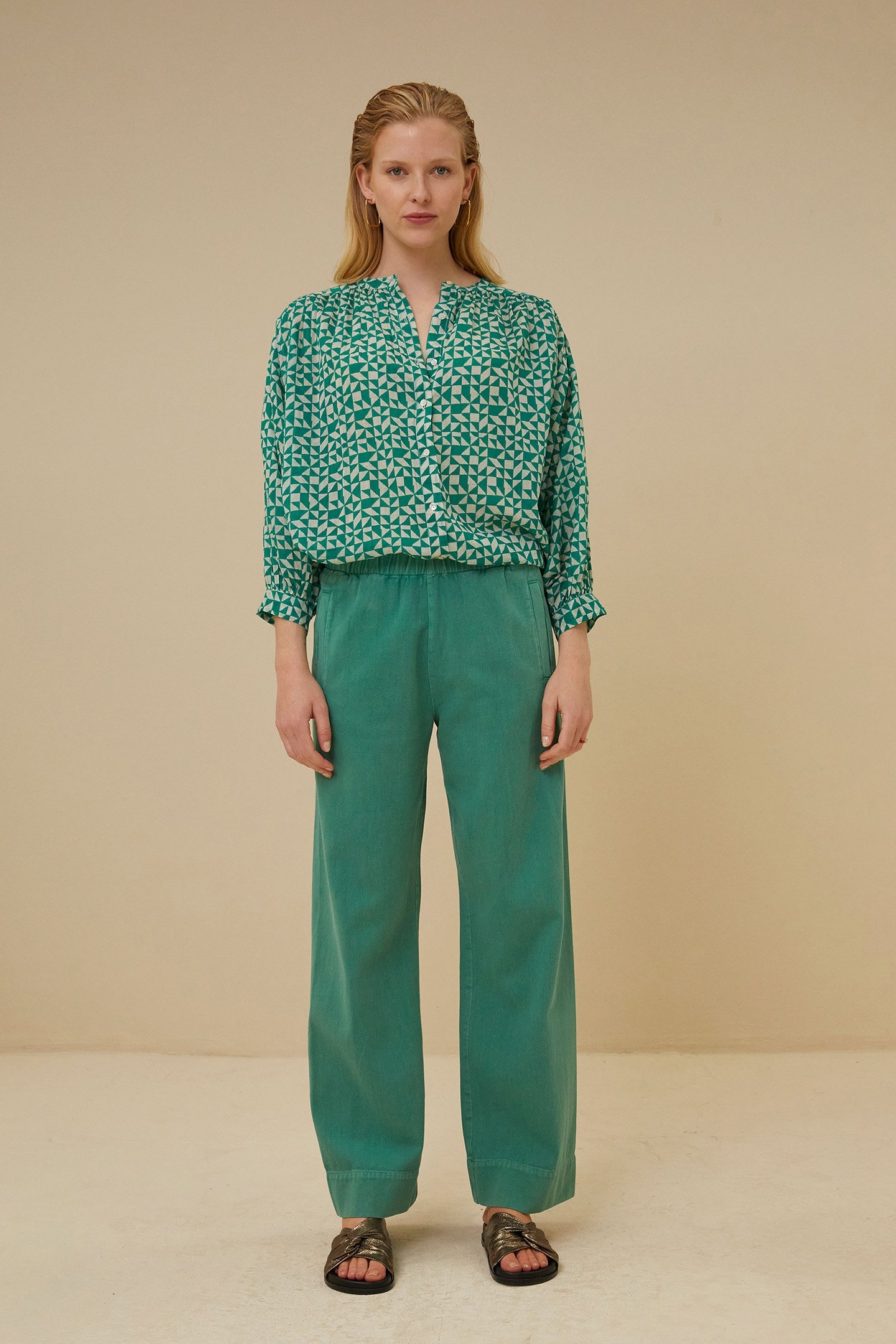 LUCY GRAPHIC BLOUSE GRAPHIC GREEN PRINT 2