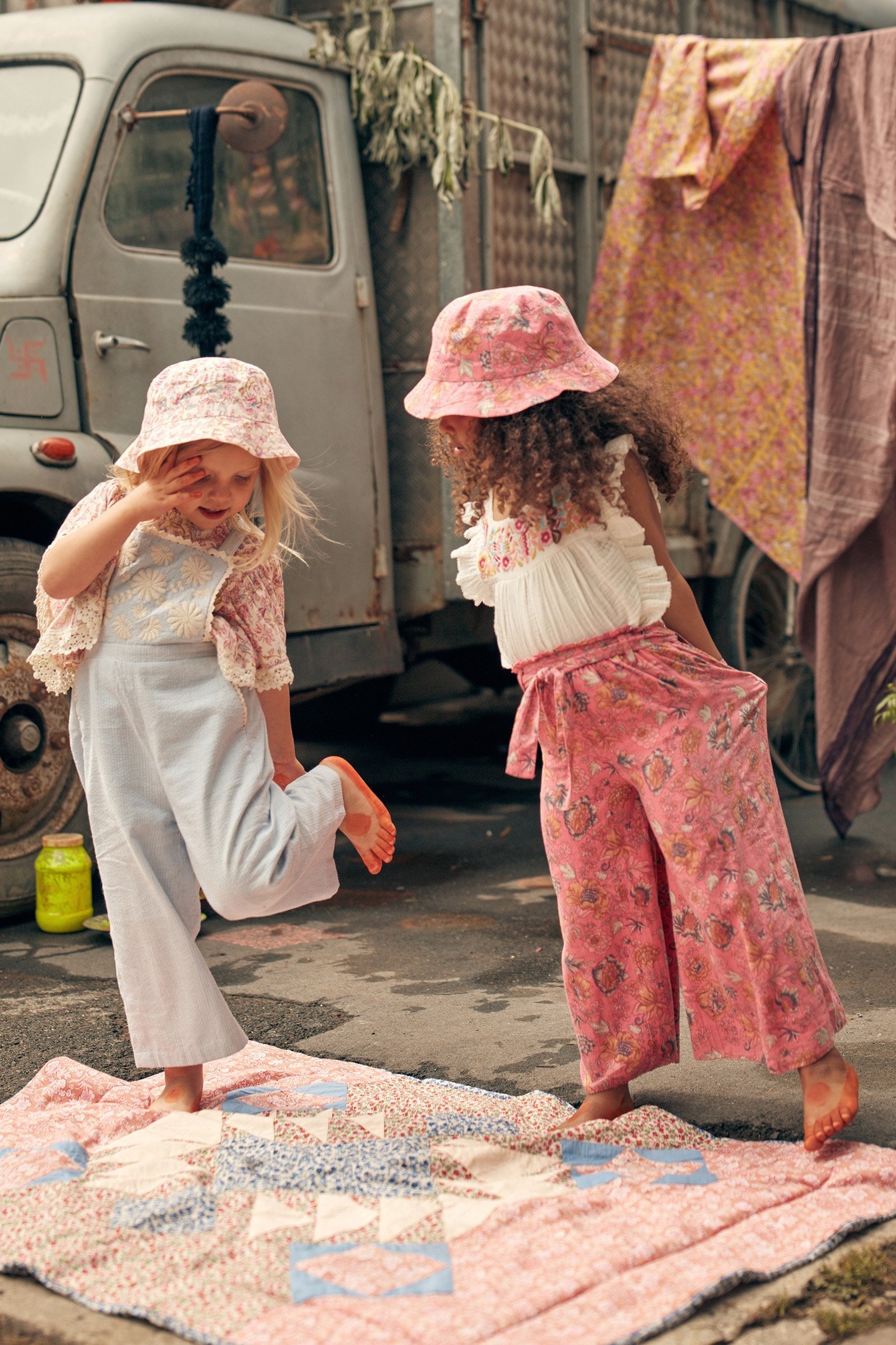 SUN HAT LAJIK CREAM PADMA MUDRA 2