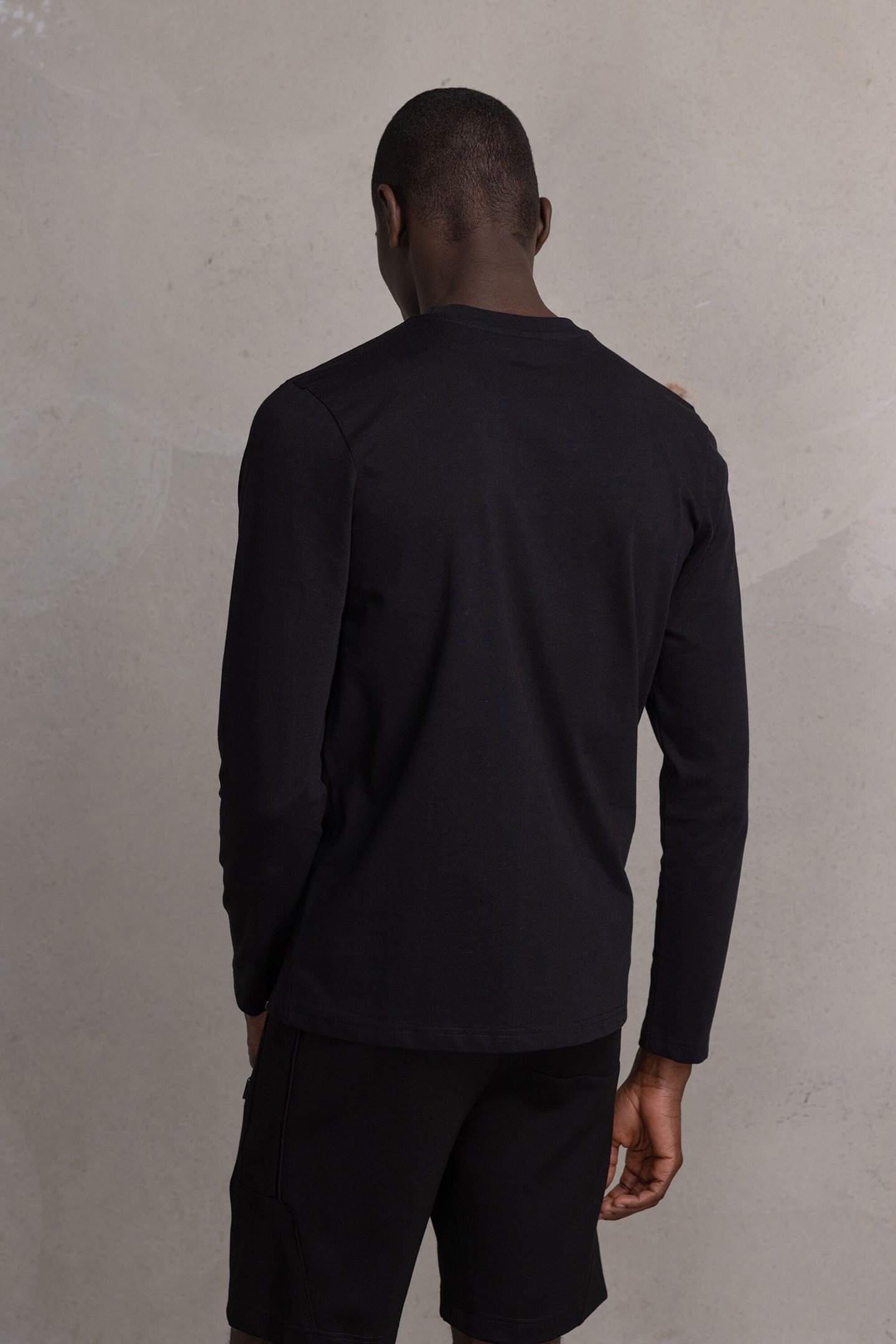 OLAF STRAIGHT SMALL LOGO LONGSLEEVE JET BLACK 2