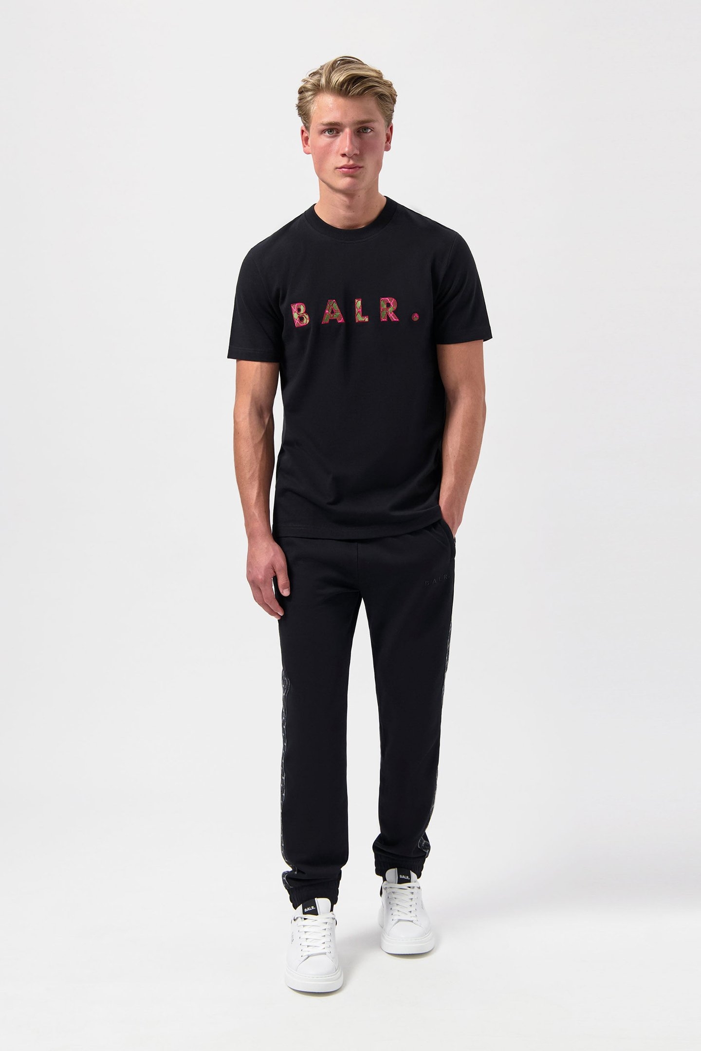 BALR. MONOGRAM EMBRO T-SHIRT JET BLACK/TIBETIAN RED 2