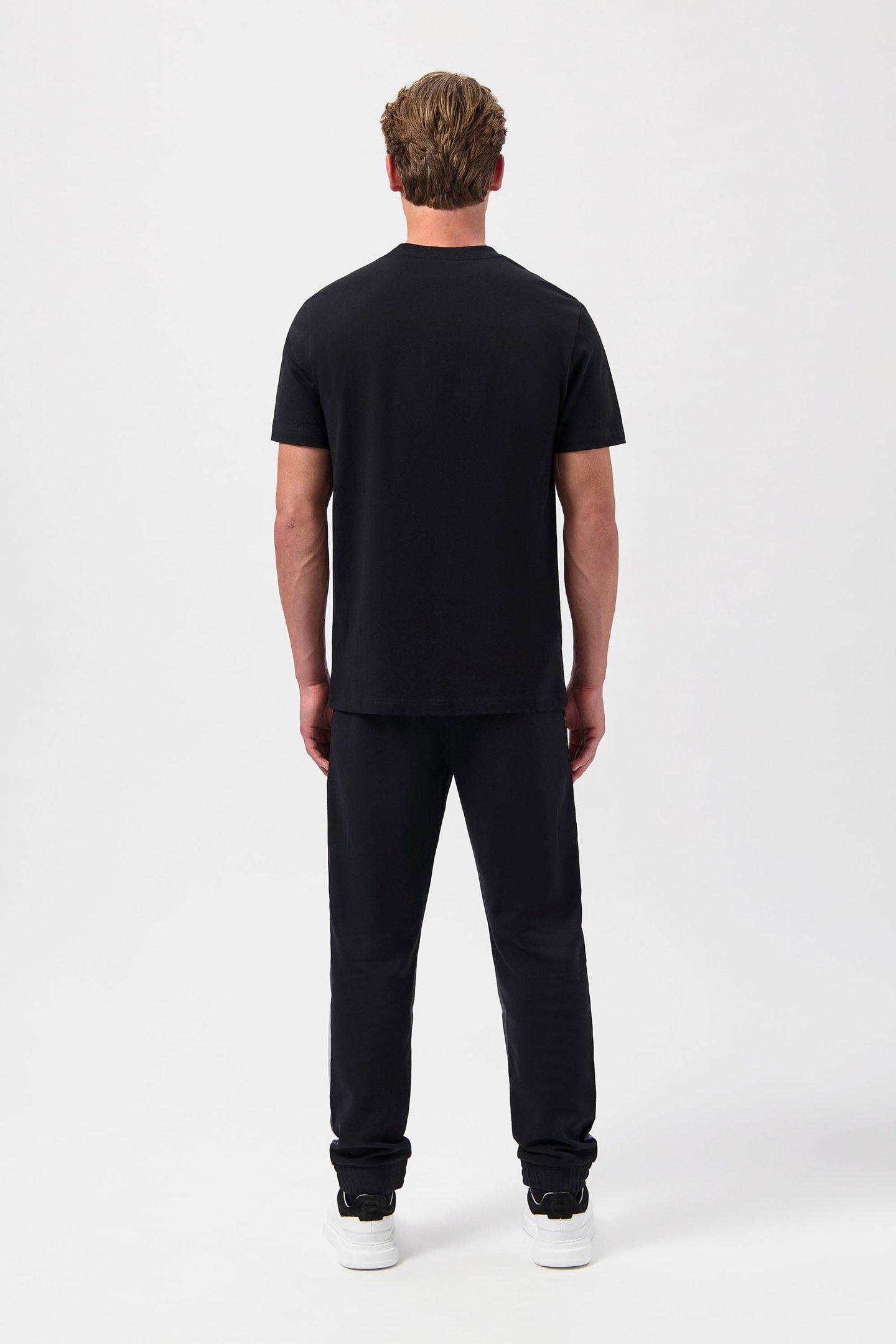 BALR. MONOGRAM EMBRO T-SHIRT JET BLACK/TIBETIAN RED 3