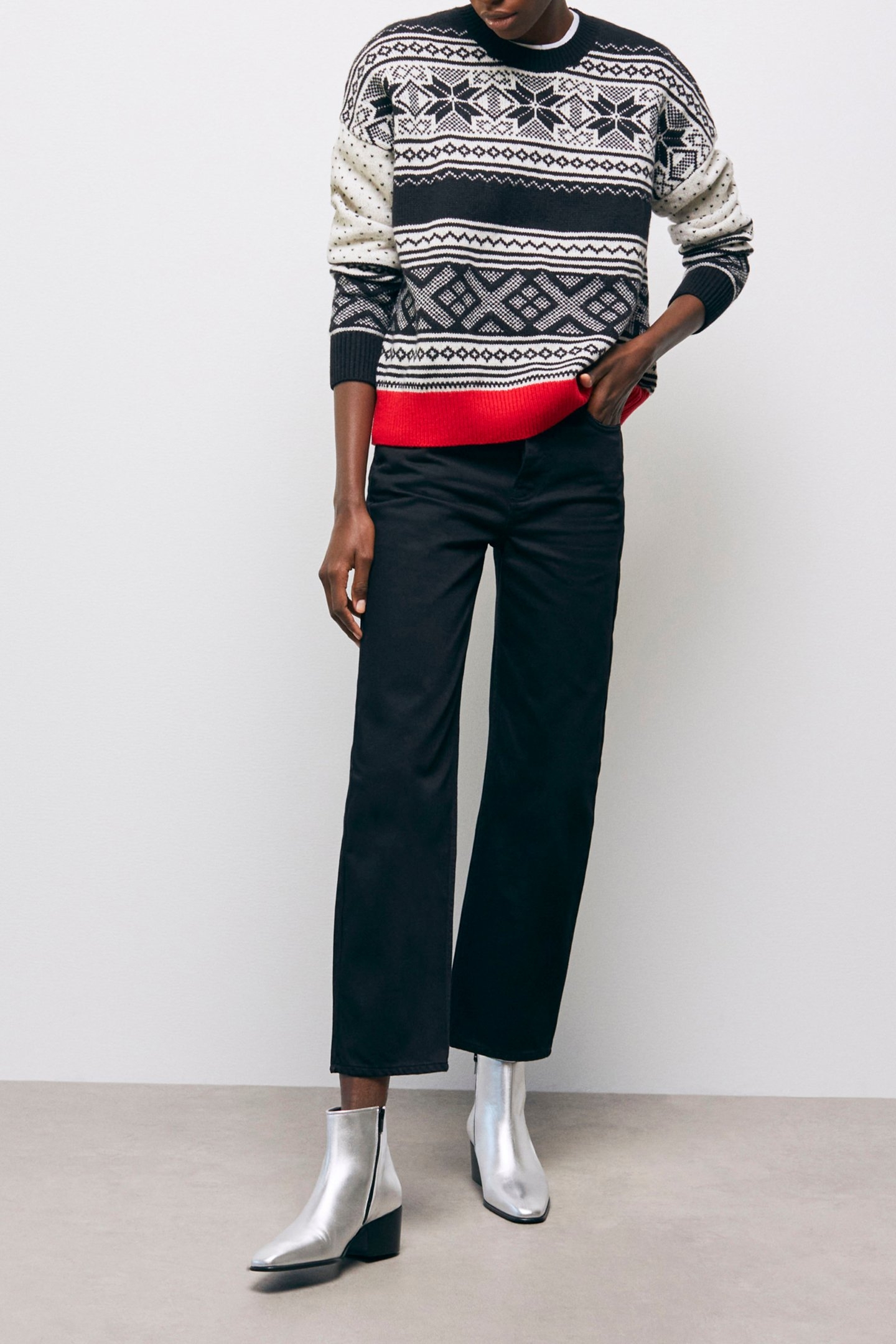 JACQUARD ROUND NECK SWEATER WITH CONTRAST RIB 4