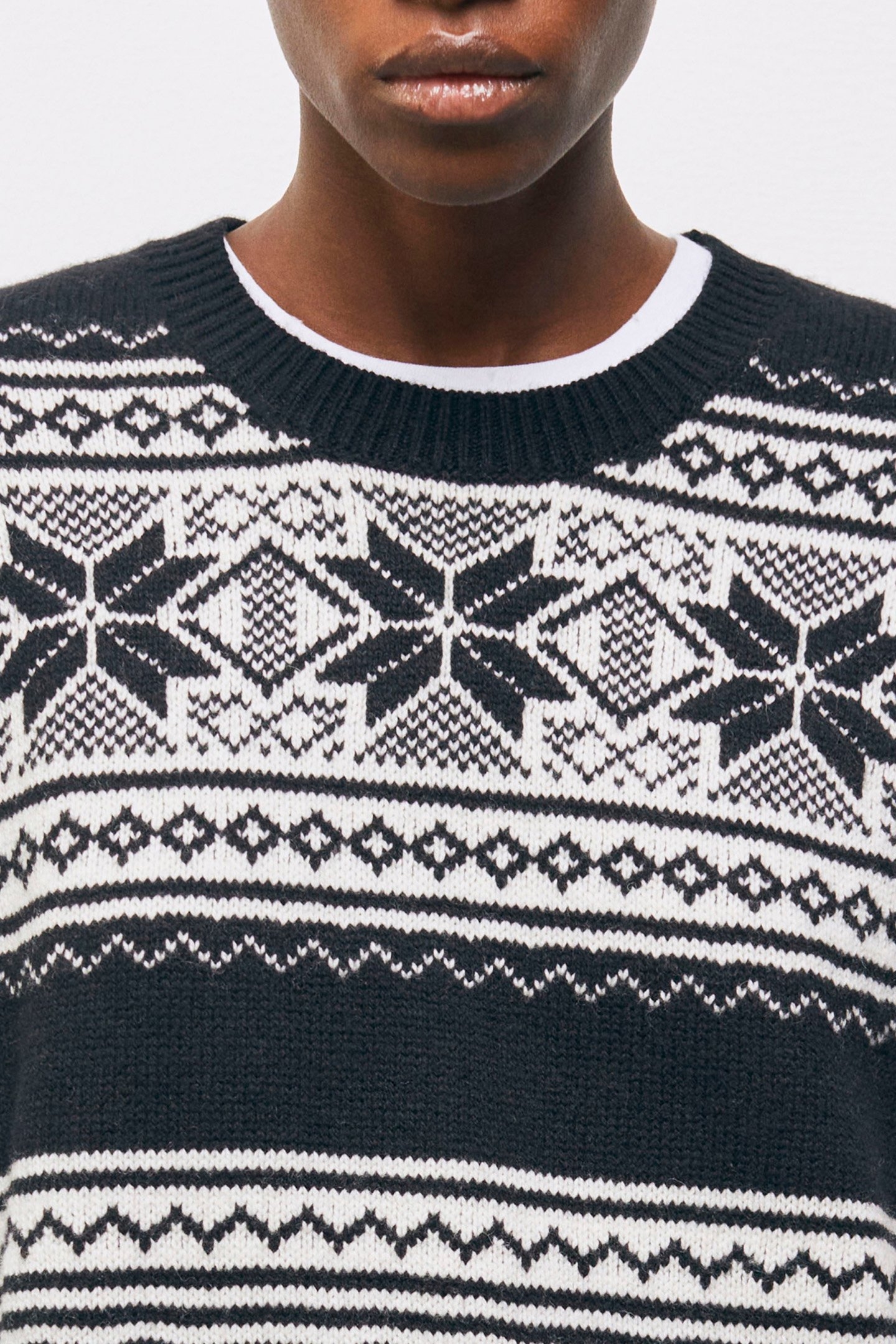 JACQUARD ROUND NECK SWEATER WITH CONTRAST RIB 6