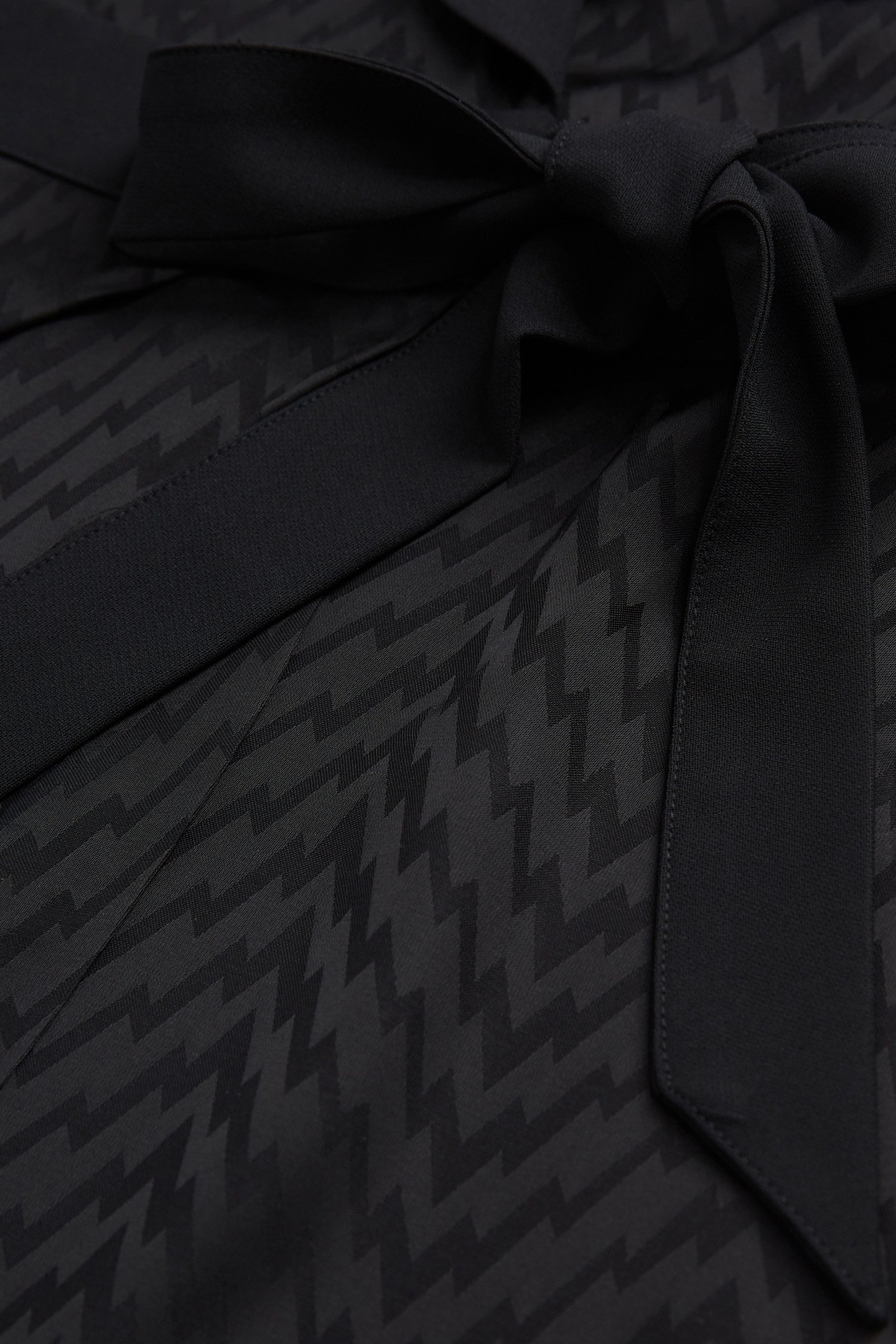 SHORT DRESS WITH LONG SLEEVES BLACK 2