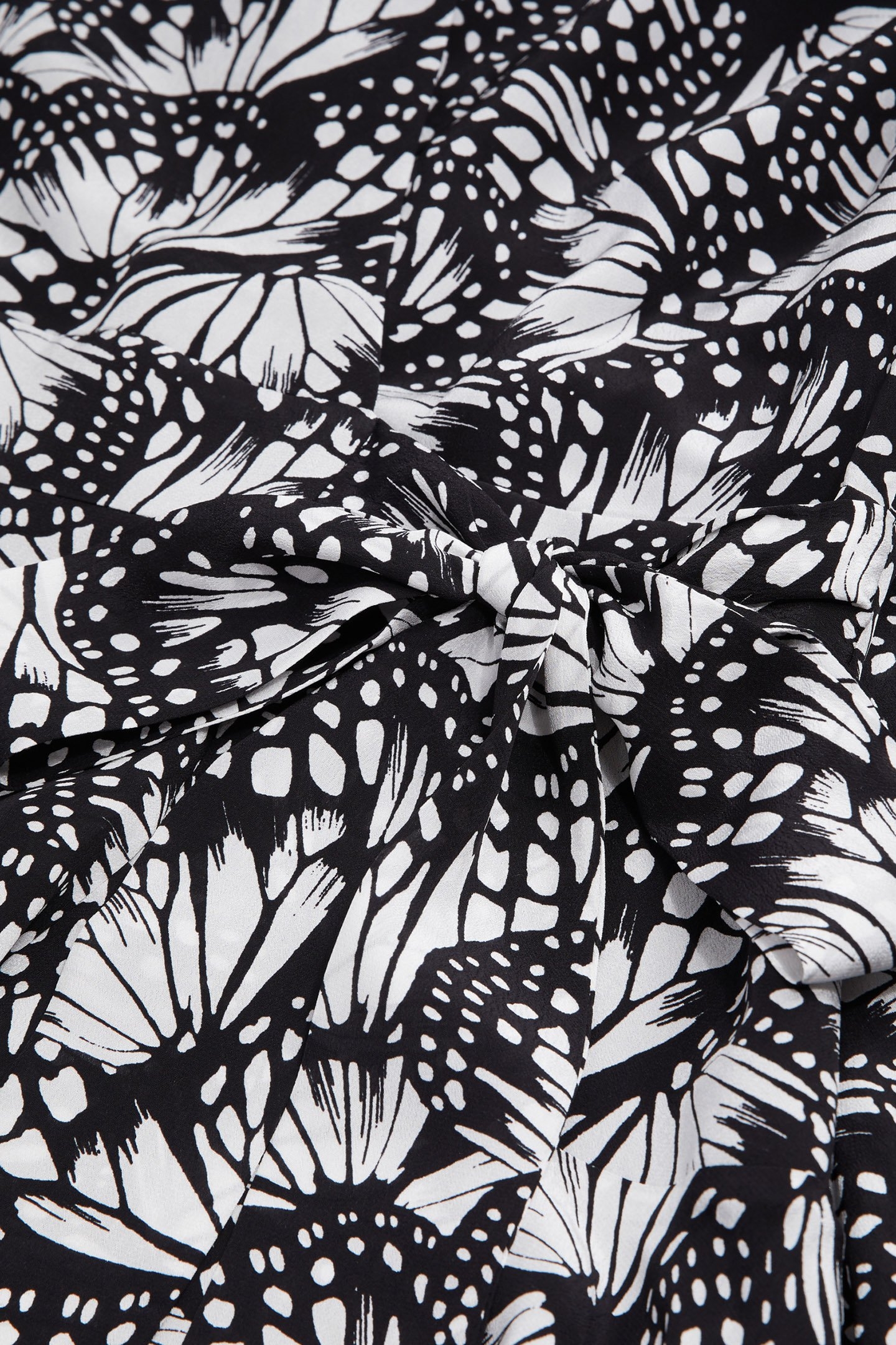 SHORT WRAP DRESS WITH LONG SLEEVES BLACK WHITE 8