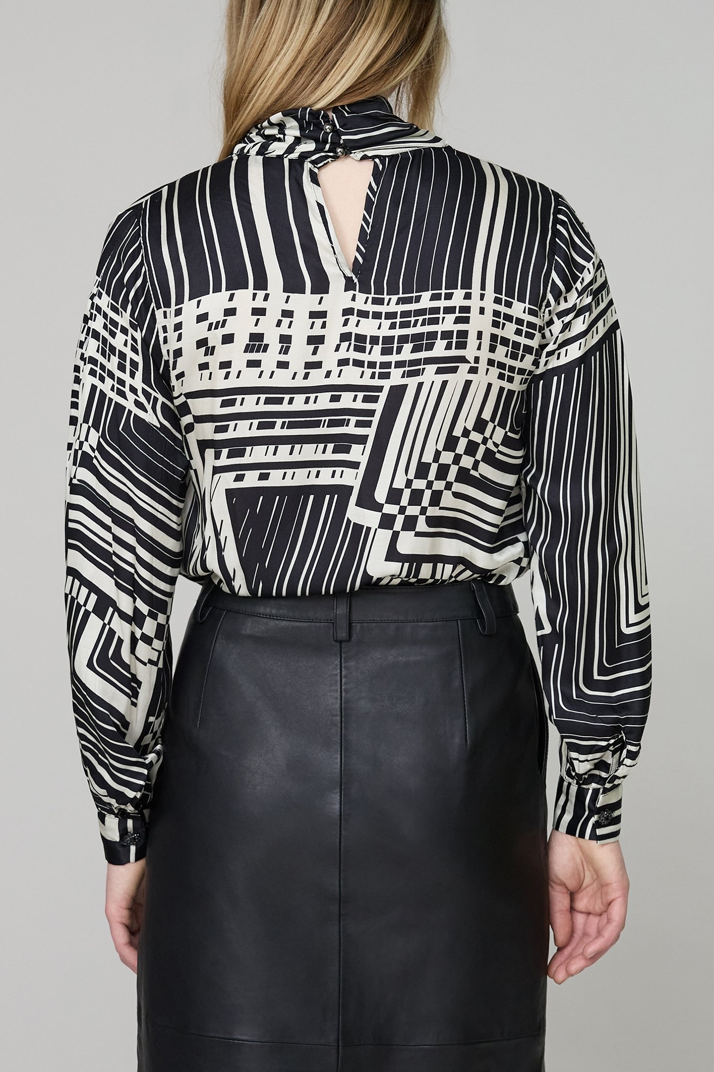 PURE EDITION-BLACK ART DECO PRINTED BLOUSE 2