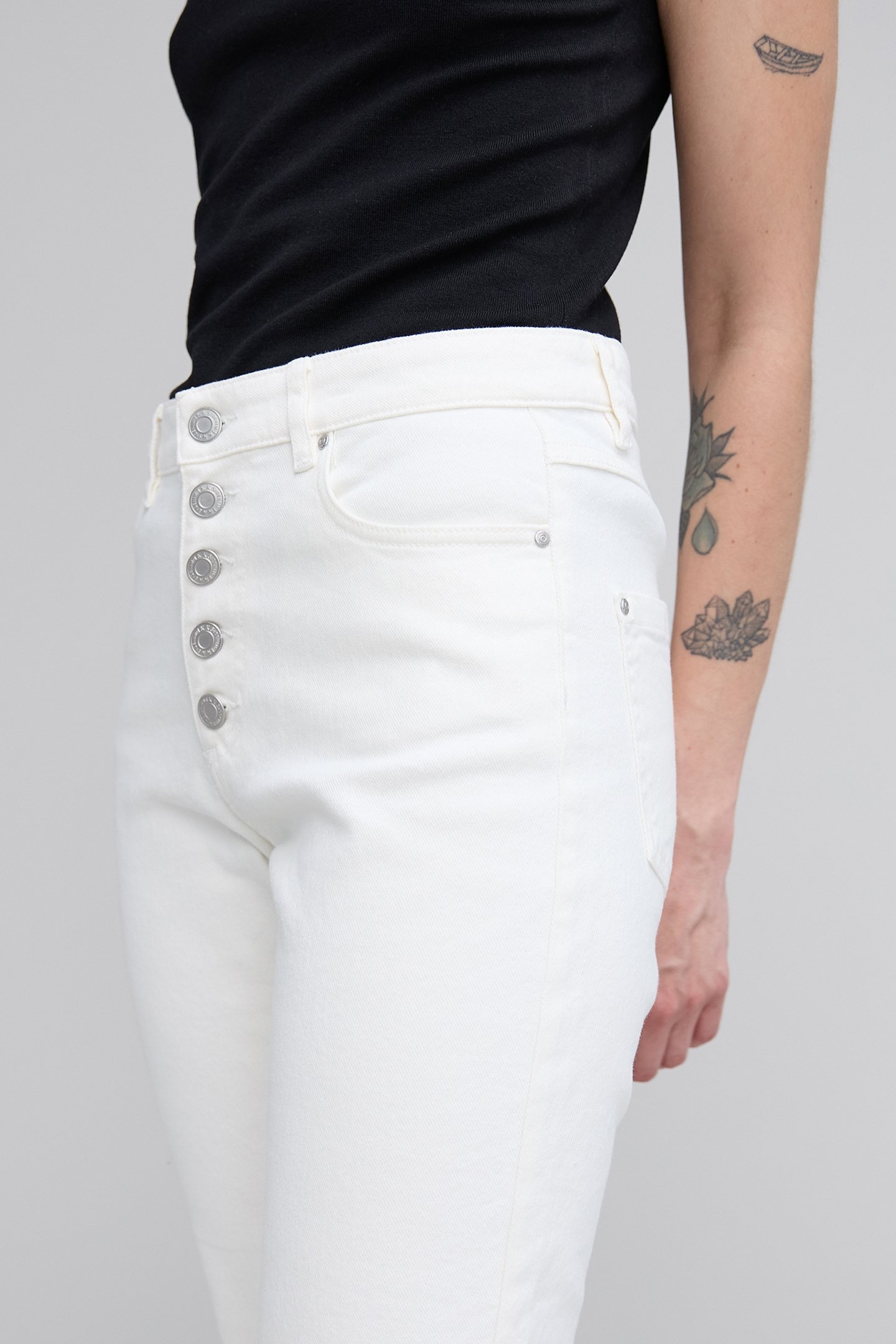 IVORY STRAIGHT BUTTONED JEANS WITH FRINGED BOTTOM 5