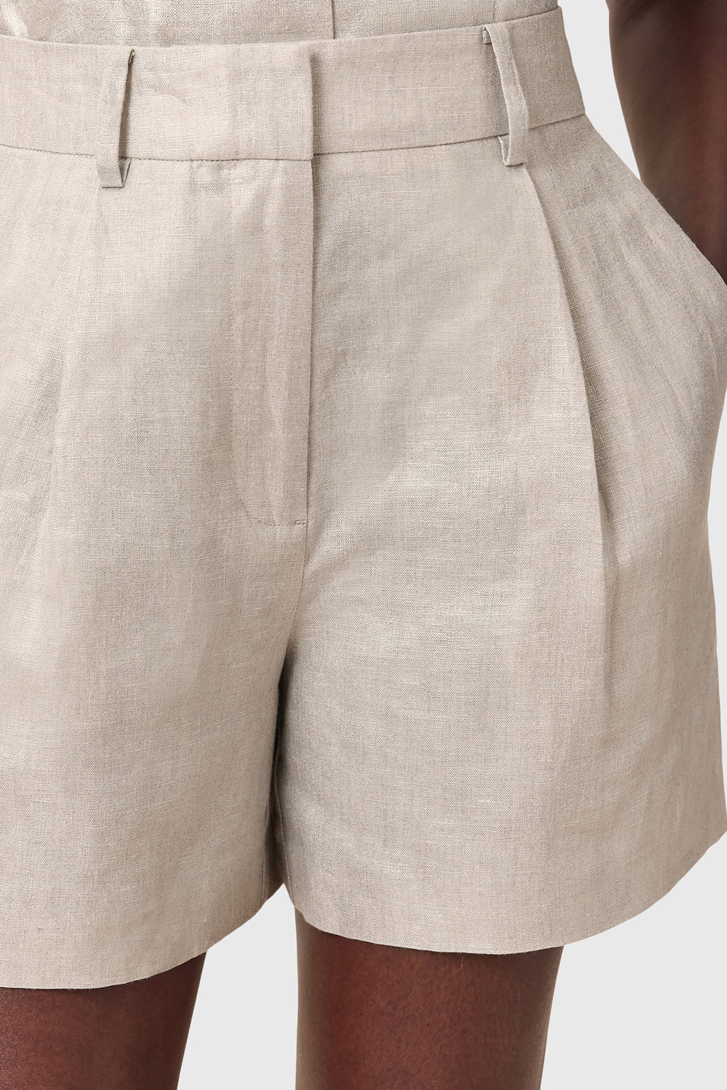 AVERIE SHORT SILVER GREY 7