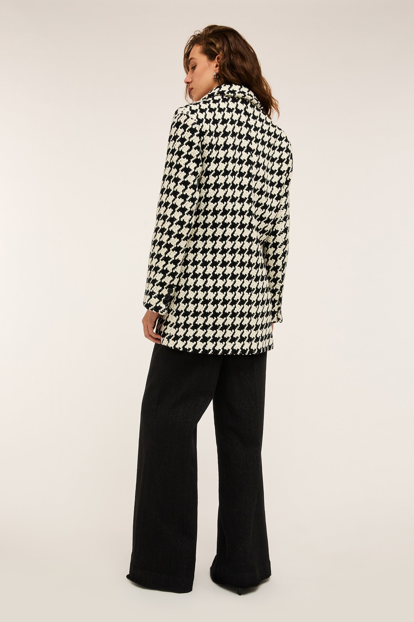 HOUNDSTOOTH PATTERNED KNITTED COAT BLACK 2