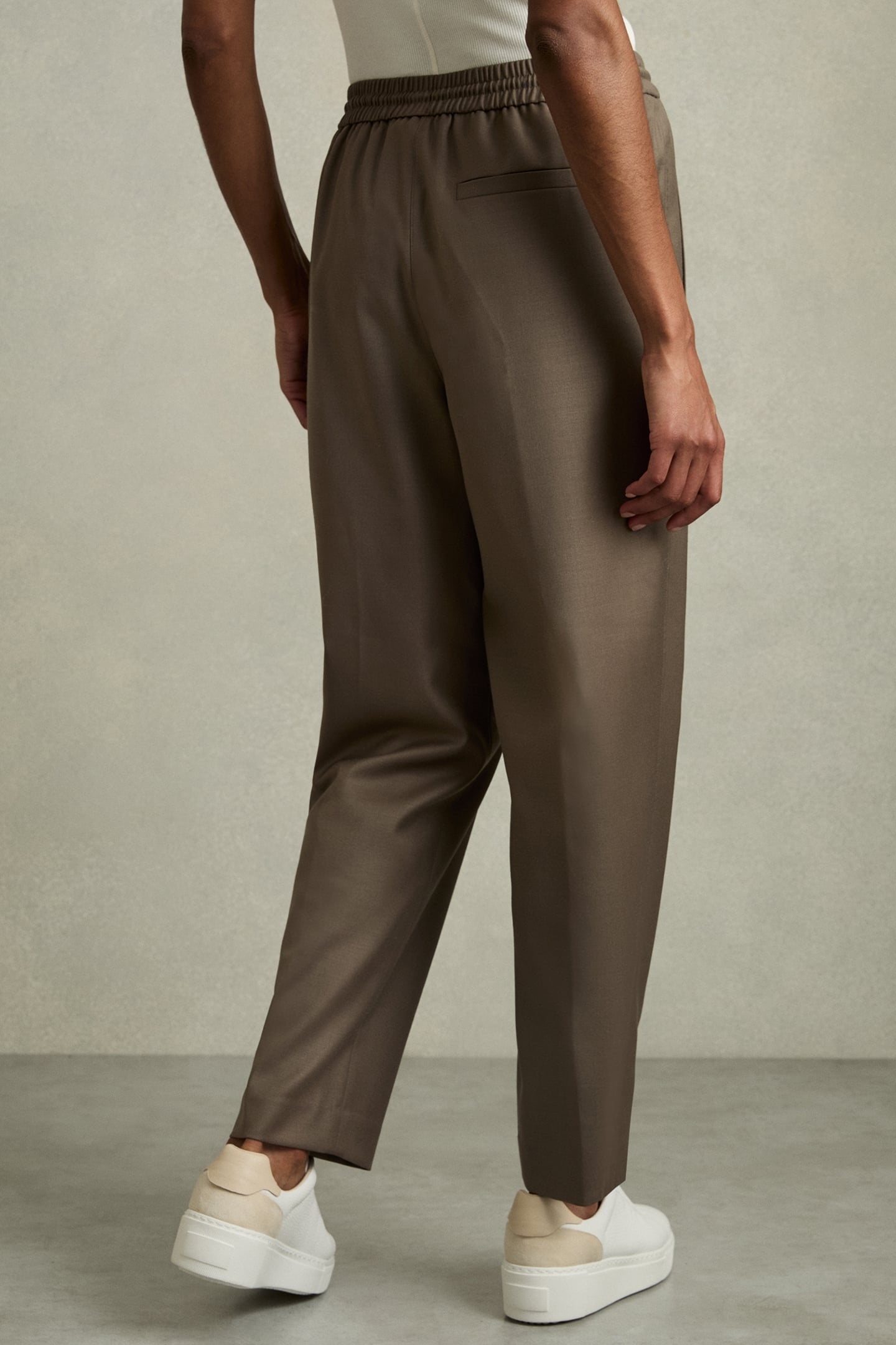 TIE WAIST TAPER TROUSER MINK NEUTRAL 2