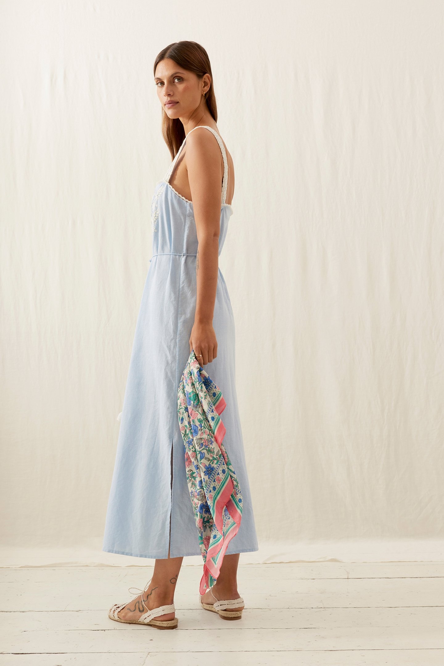 WOVEN SCARF ROMY (100X100) BLUE SUMMER MEADOW 6