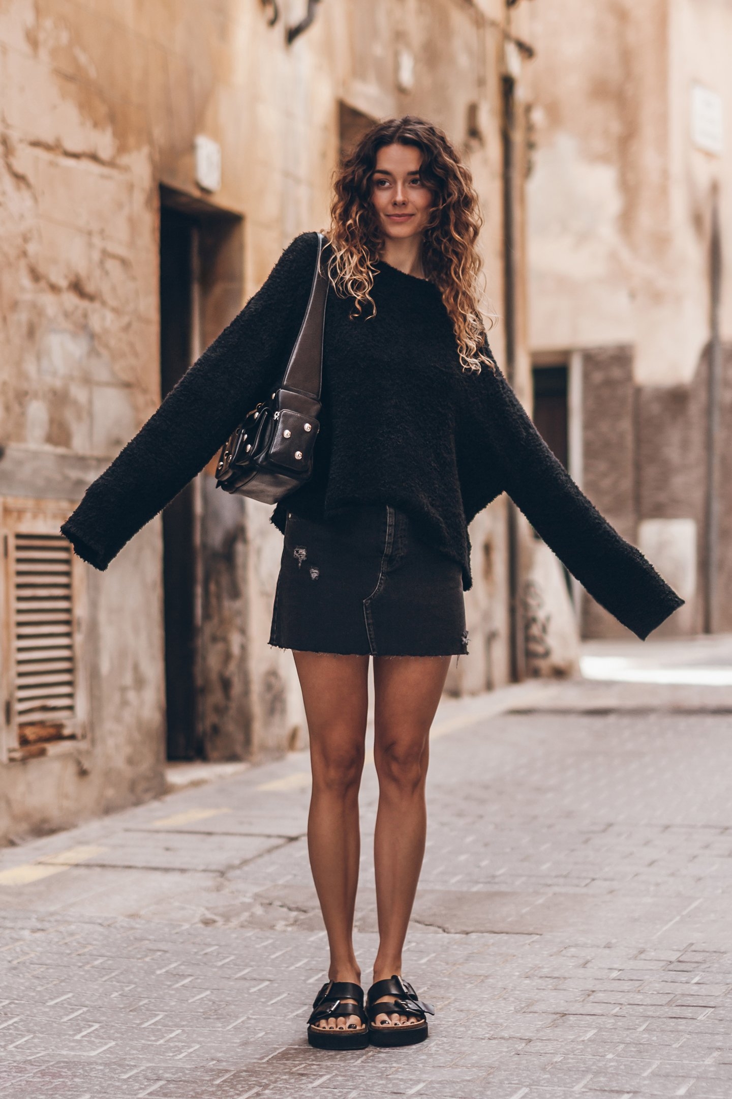 THE BLACK SOFT KNITTED SWEATER 2