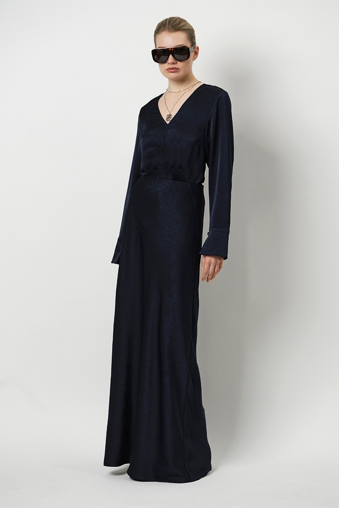 NIYRA CREASED V-NECK TOP NOCTURNAL BLUE 2