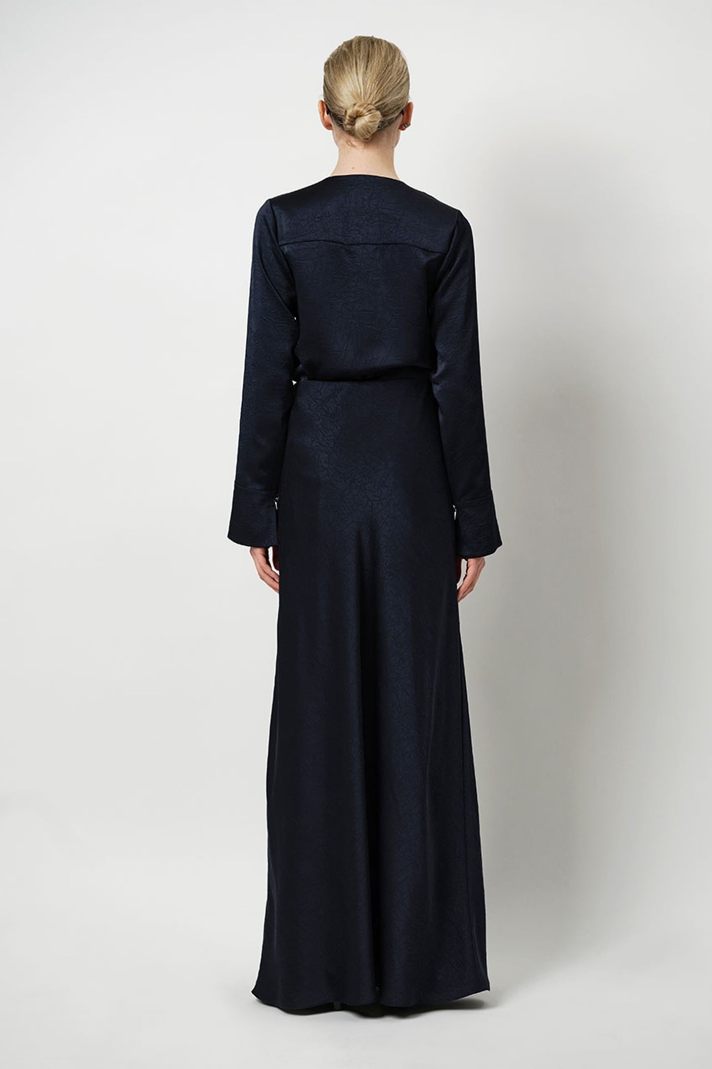 NIYRA CREASED V-NECK TOP NOCTURNAL BLUE 3