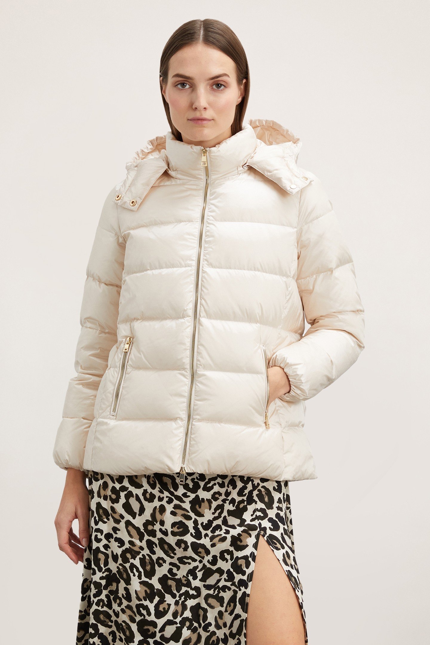 SHORT HOODED DOWN JACKET WHITE 1