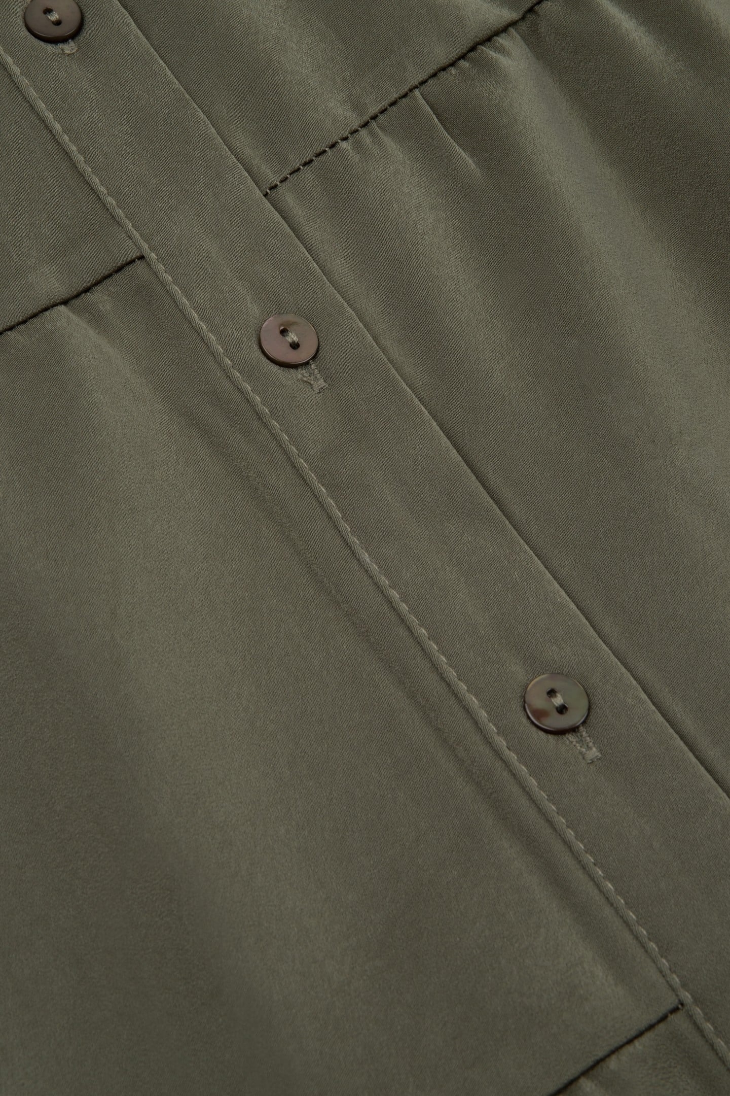 BLOUSE SEAMS SATEEN LEAF GREEN 2